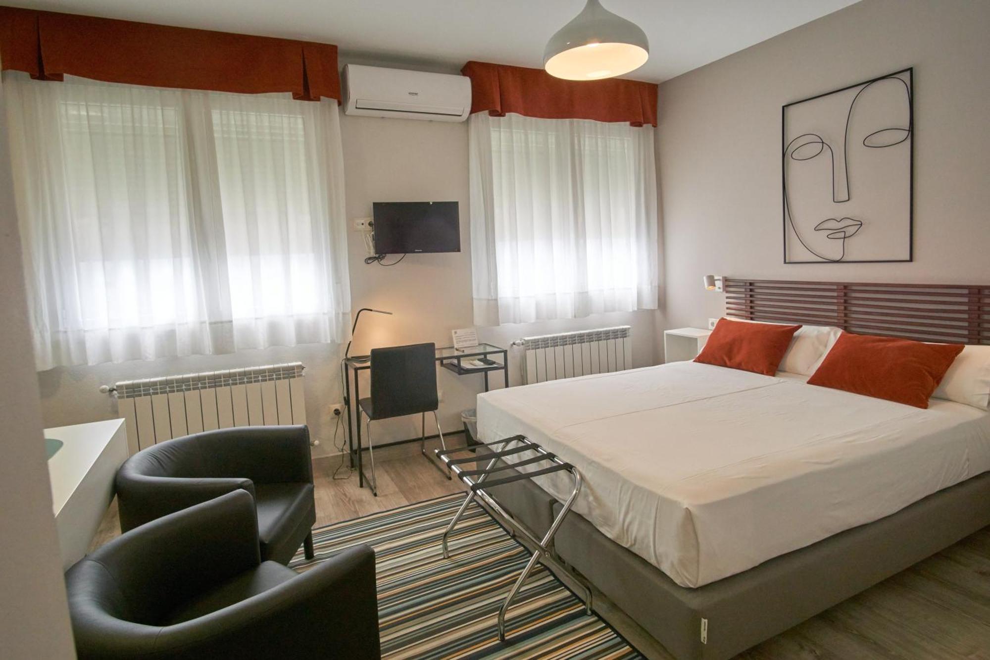 Apartamentos Los Arroyos Ponferrada Extérieur photo